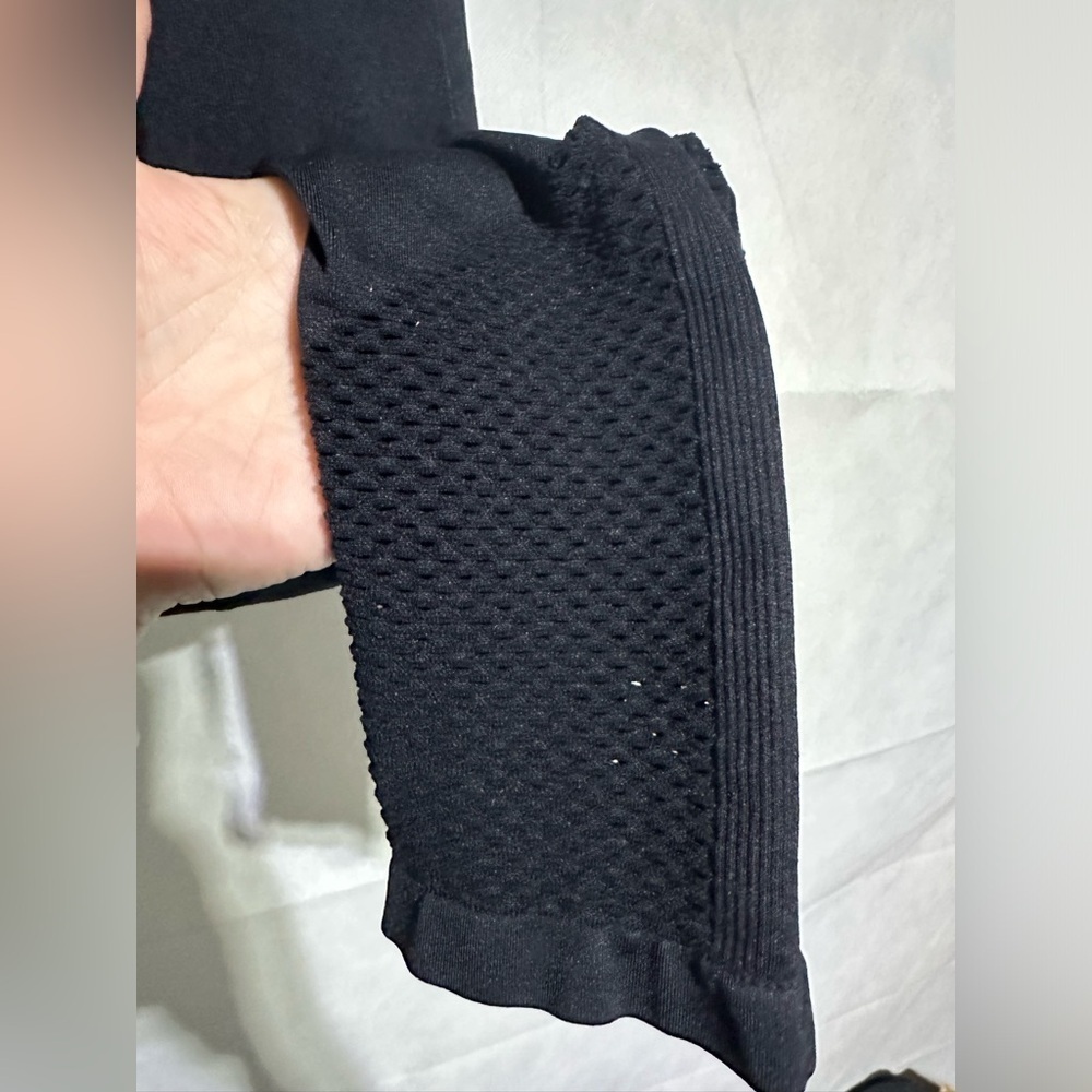 FABLETICS SYNC HIGH WAISTED PERFORATED 7/8 LEGGING WOMEN’S M MEDIUM BLACK *NICE* - Picture 5 of 5